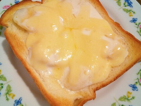 バナナとヨーグルトのチーズトースト